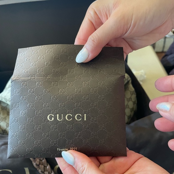 GUCCI HANDBAG- like new and barely used! - Picture 5 of 7